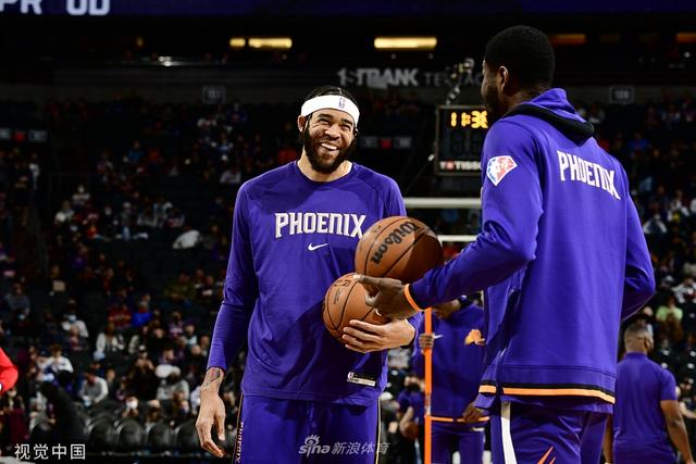 两人之间的 两人之间的